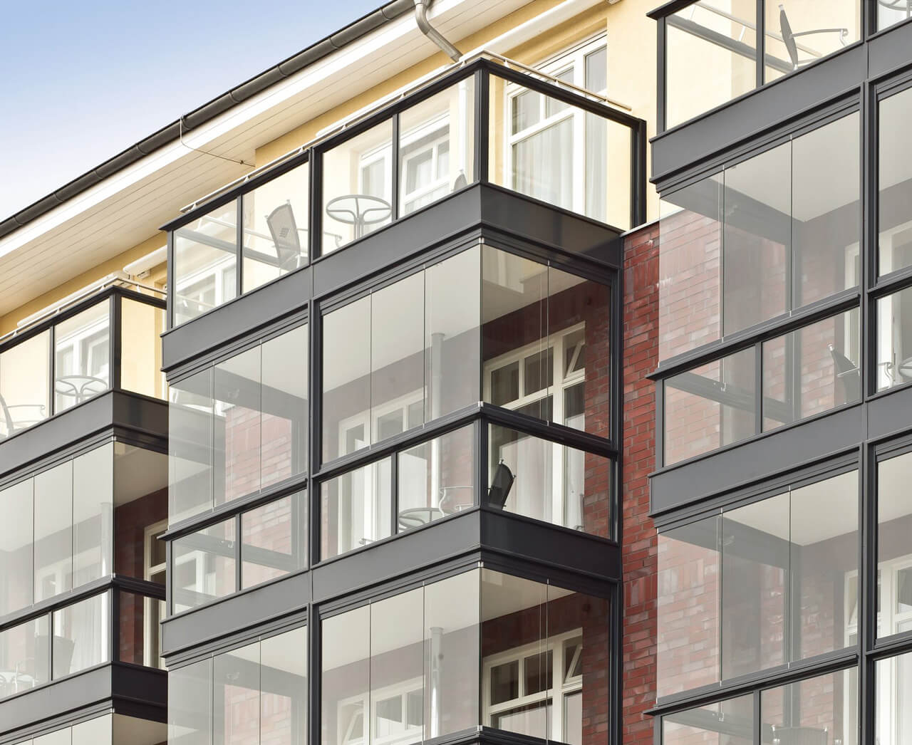 Легкое остекление балконов холодным алюминиевым профилем - фото №1 Легкое остекление балконов холодным алюминиевым профилем - фото №1